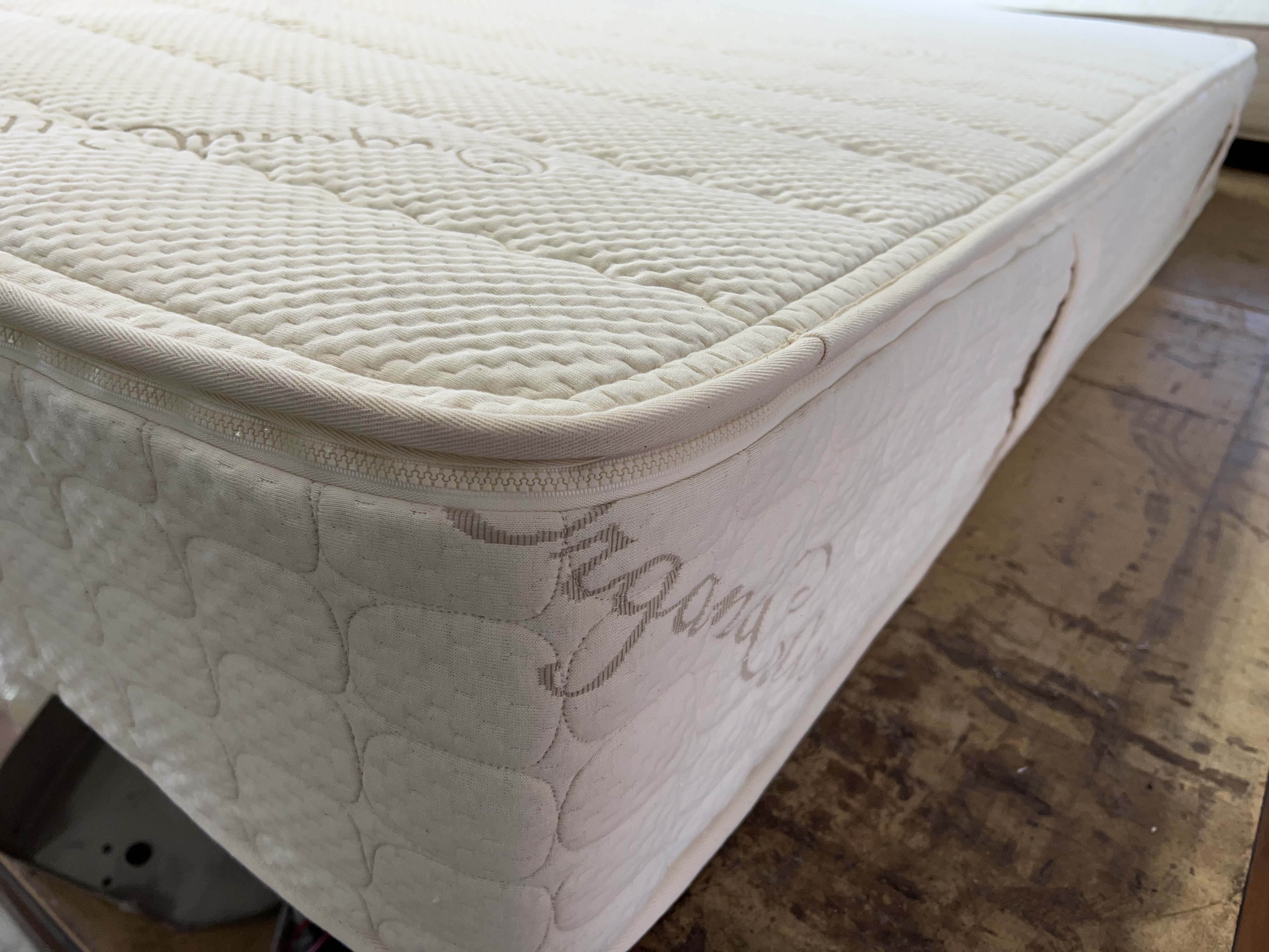 Phoenix Organic Bed